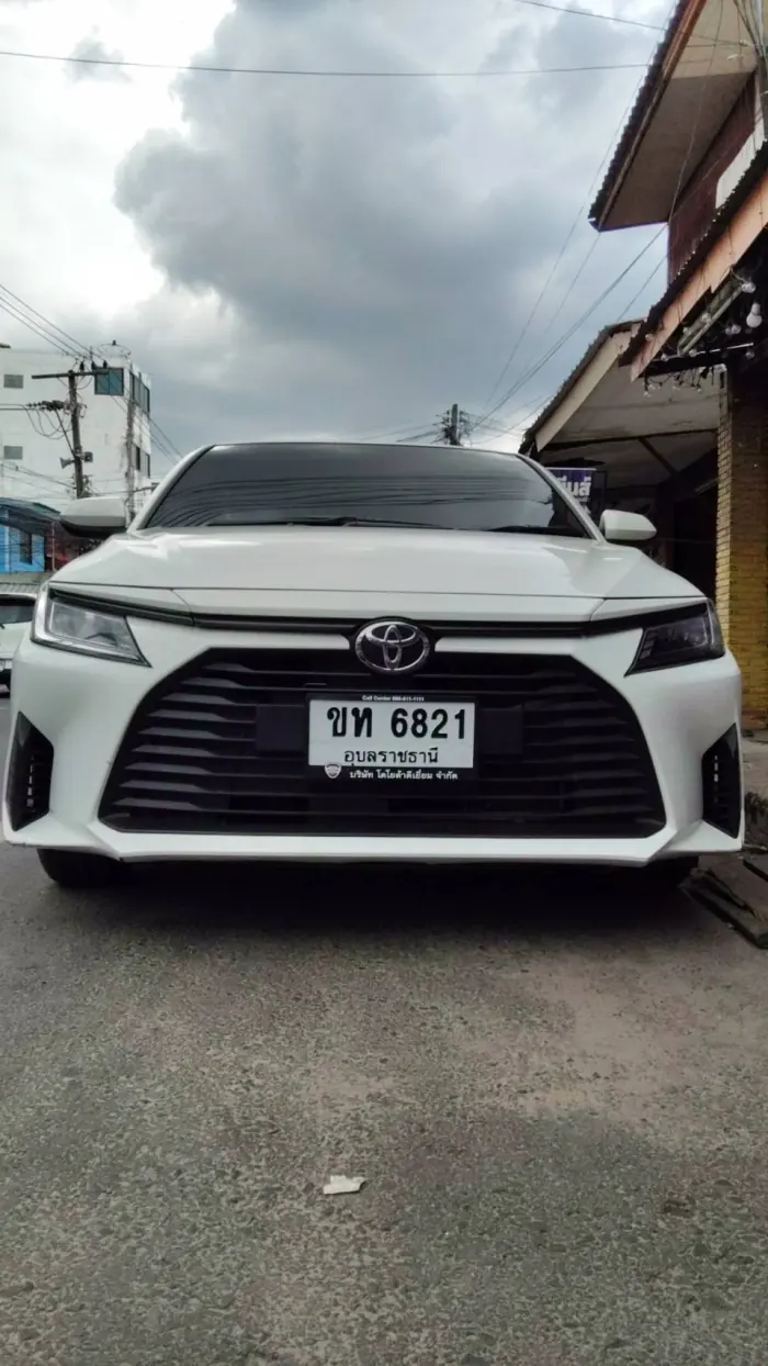 รถ Toyota Yaris Ativ สีขาว
